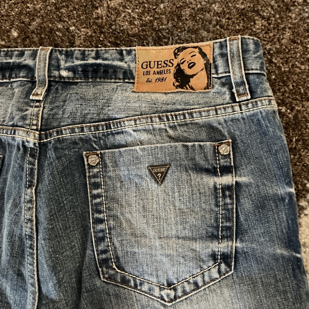 Women's Size 29 GUESS Los Angeles Distress  Style Jeans - Picture 3 of 9